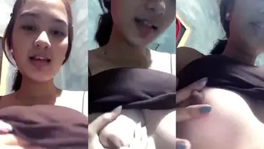 Bokep Indo ABG Cantik Remas Dada Depan Cermin
